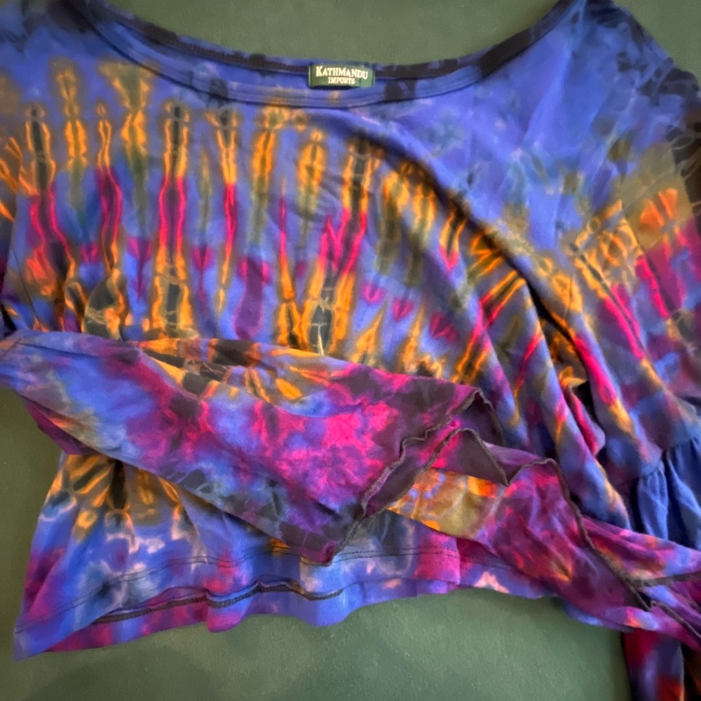 Cropped long sleeve tie dye top
